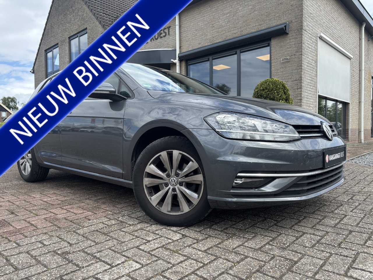Volkswagen Golf - 5DRS 1.0 TSI Comfortline Business Automaat Carplay / Sportinterieur / Parkeersensors - AutoWereld.nl