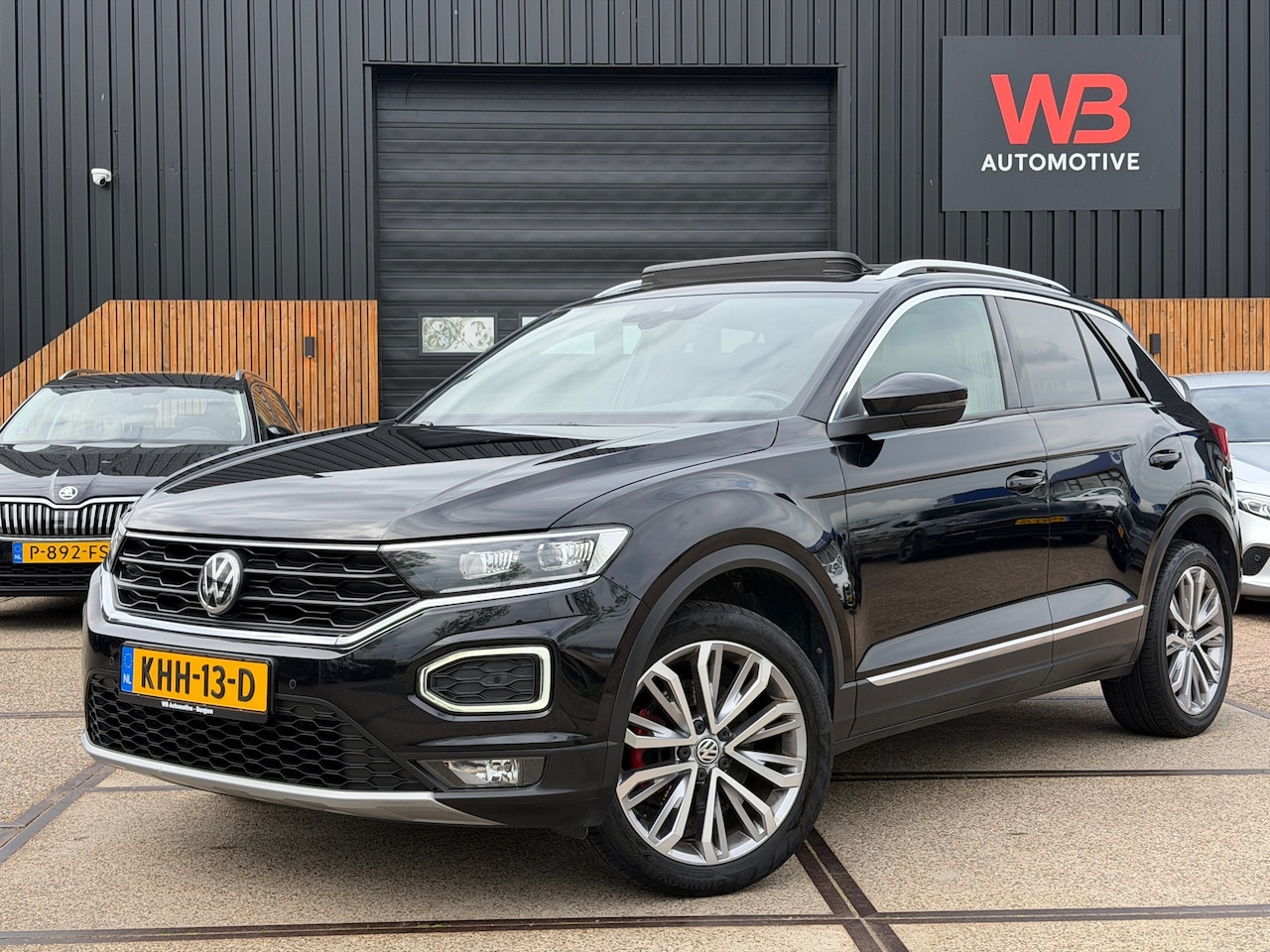 Volkswagen T-Roc - 1.5 TSI Sport Pano Adaptive Cruise Sfeerverlichting - AutoWereld.nl