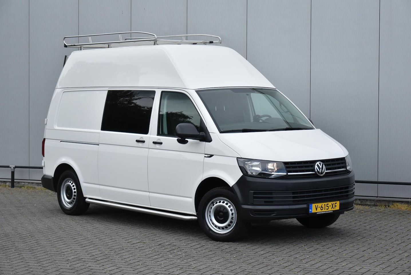 Volkswagen Transporter - 2.0 TSI 150 Pk L2H3 Airco Camera Benzine - AutoWereld.nl