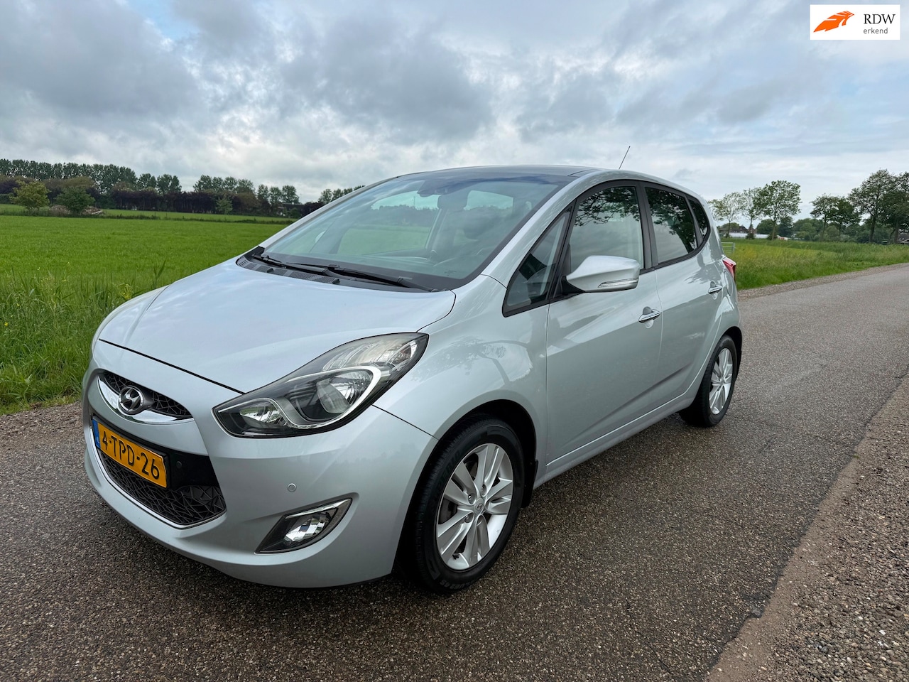Hyundai ix20 - 1.6i i-Catcher Automaat/Panoramadak/Leder/Trekhaak - AutoWereld.nl