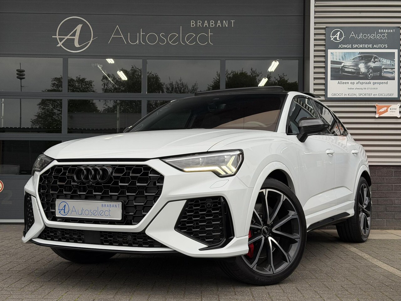 Audi RSQ3 Sportback - RS Stoelen | Pano | Eerste Eigenaar - AutoWereld.nl