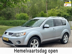 Mitsubishi Outlander - 2.4 Intense+/7PERS/AUTOMAAT/AIRCO/CRUISE/NAVI/PARKEERSENS ACHTER/TREKHAAK