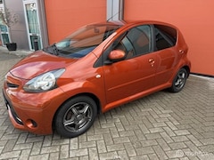 Toyota Aygo - 1.0 VVT-i Dynamic Orange 5 DEURS APK -AIRCO