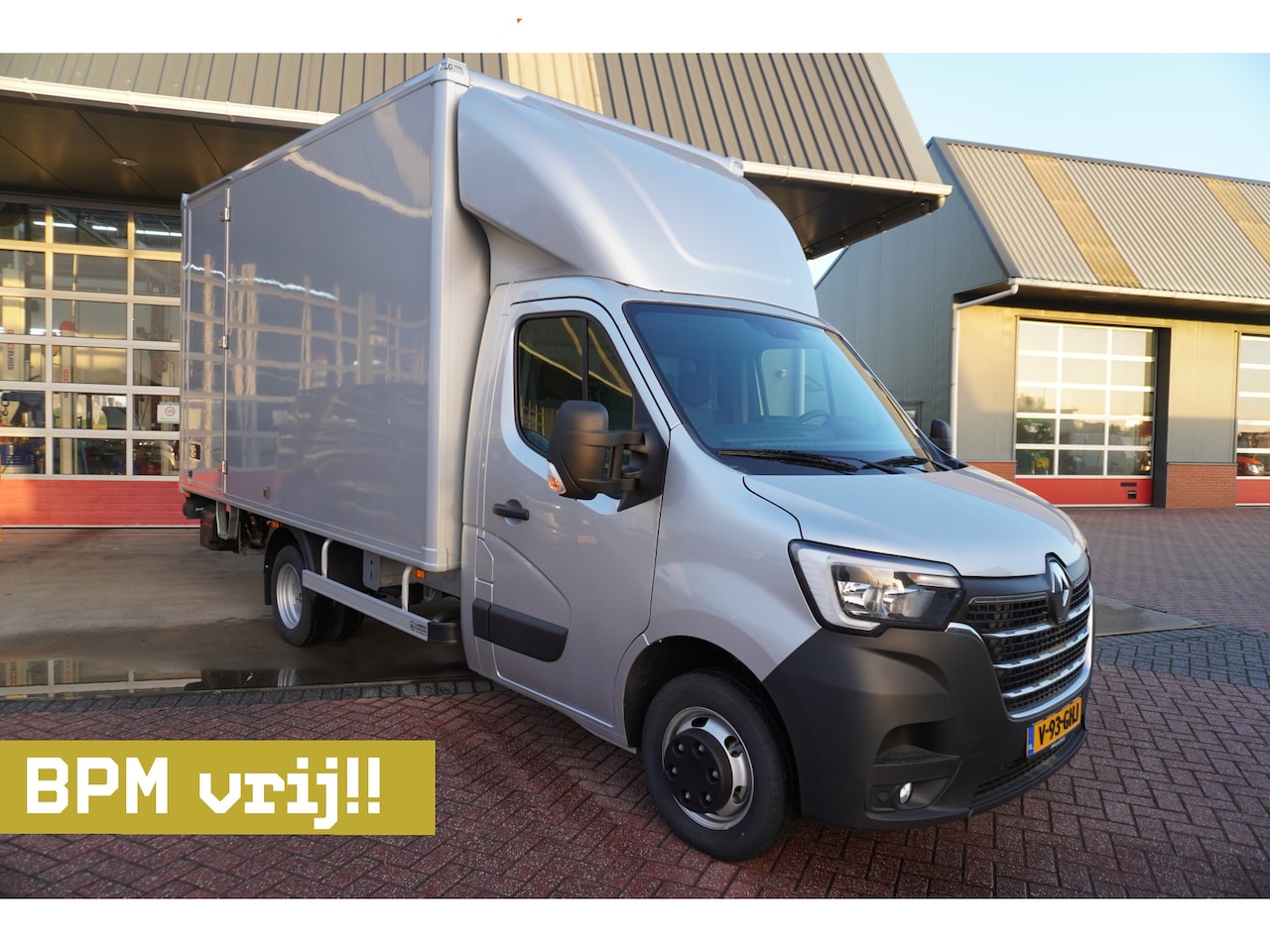 Renault Master - T35 2.3 dCi 165PK Dubbel lucht Meubelbak + laadklep Nr. V104 | Airco | Cruise | Navi - AutoWereld.nl
