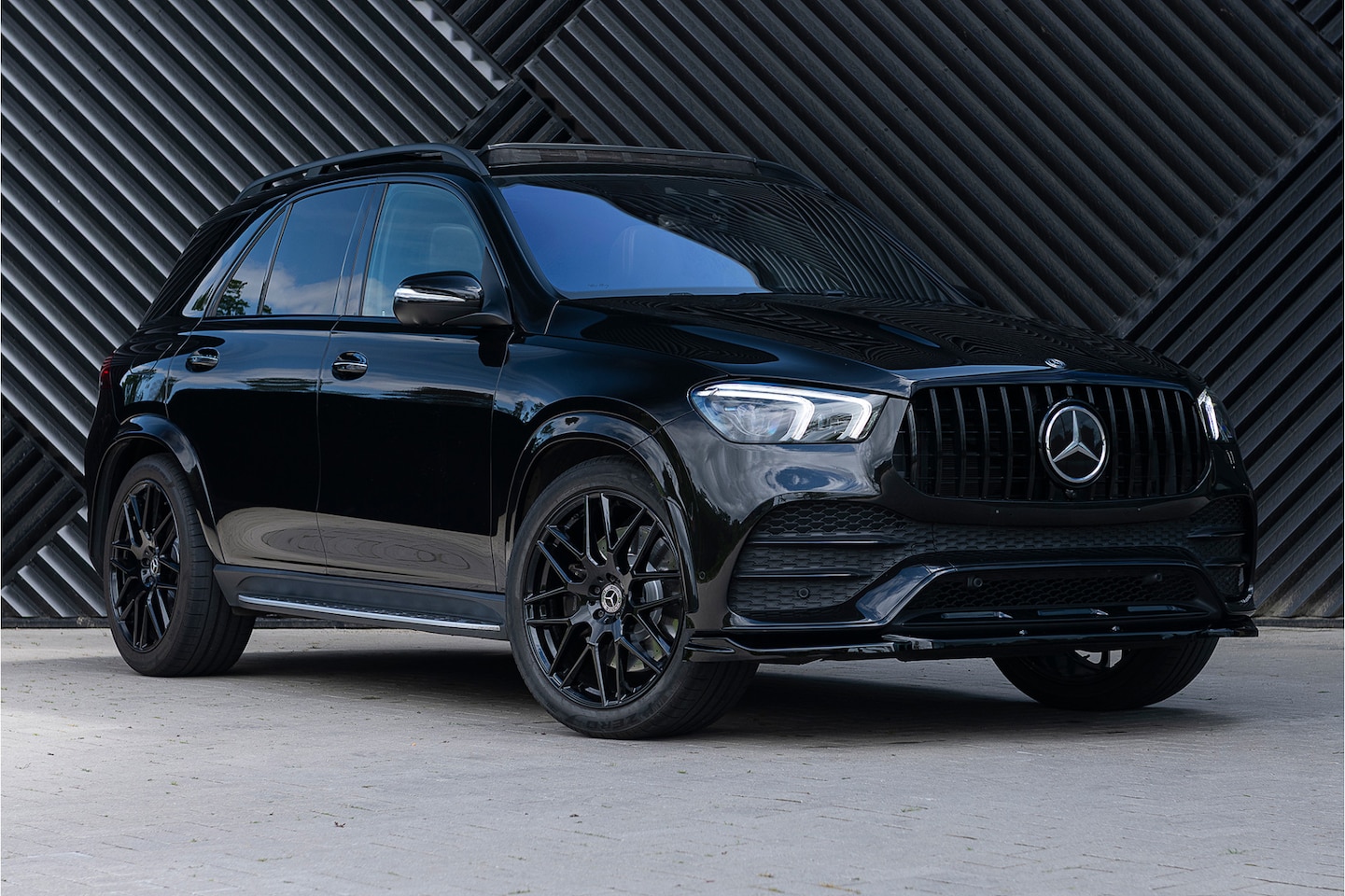 Mercedes-Benz GLE-Klasse - 450 AMG 4MATIC ACC Pano IHC+ Softcl 360 Burmester HUD Ambient Trekhaak - AutoWereld.nl