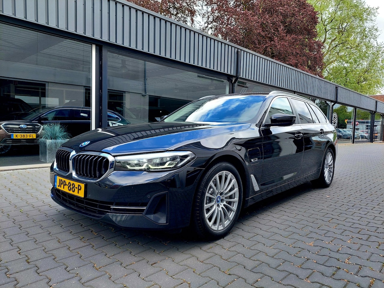 BMW 5-serie Touring - 520e Leer Navi Electrisch verstelbare stoel Achteruitrij camera Stoelverwarming Electrisch - AutoWereld.nl
