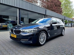 BMW 5-serie Touring - 520e Leer Navi Electrisch verstelbare stoel Achteruitrij camera Stoelverwarming Electrisch