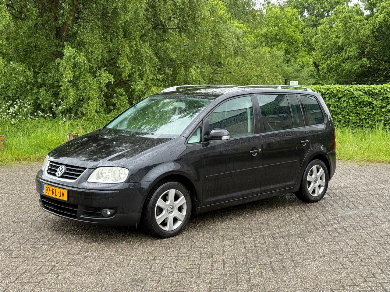 Volkswagen Touran - 2.0-16V FSI Highline AIRCO I RIJDT GOED I CRUISE I TREKHAAK - AutoWereld.nl