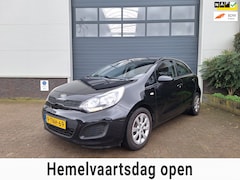 Kia Rio - | 1.2 CVVT ComfortLine | Airco | Telefoonverbinding | Navigatie |
