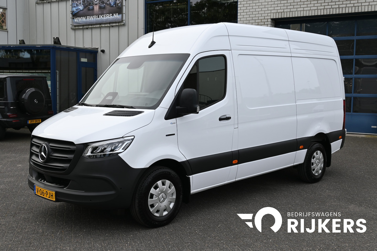Mercedes-Benz eSprinter - 320 RWD L2H2 Select 81kWh LED, Smartphone integratie, Navigatie, Trekhaak, Etc. - AutoWereld.nl