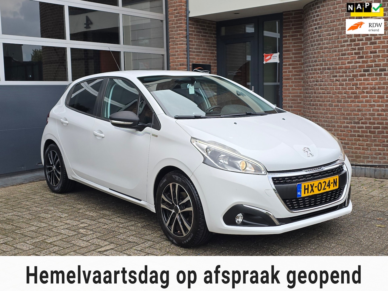Peugeot 208 - 1.2 PureTech Urban Soul D.riem Vv |Nap |Navi |Led - AutoWereld.nl