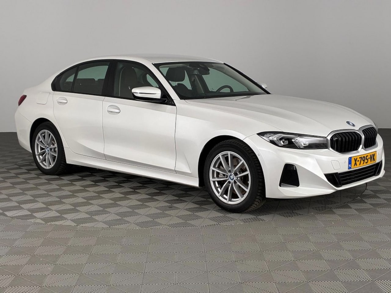 BMW 3-serie - 320 e | MOKKA LEDER | FULL LED | Sportstoelen | CAMERA |PHEV |✅ 1e Eigenaar -HEMELVAART OP - AutoWereld.nl