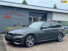 BMW 3-serie Touring - 330e xDrive M-sport pano trekh laser 19"