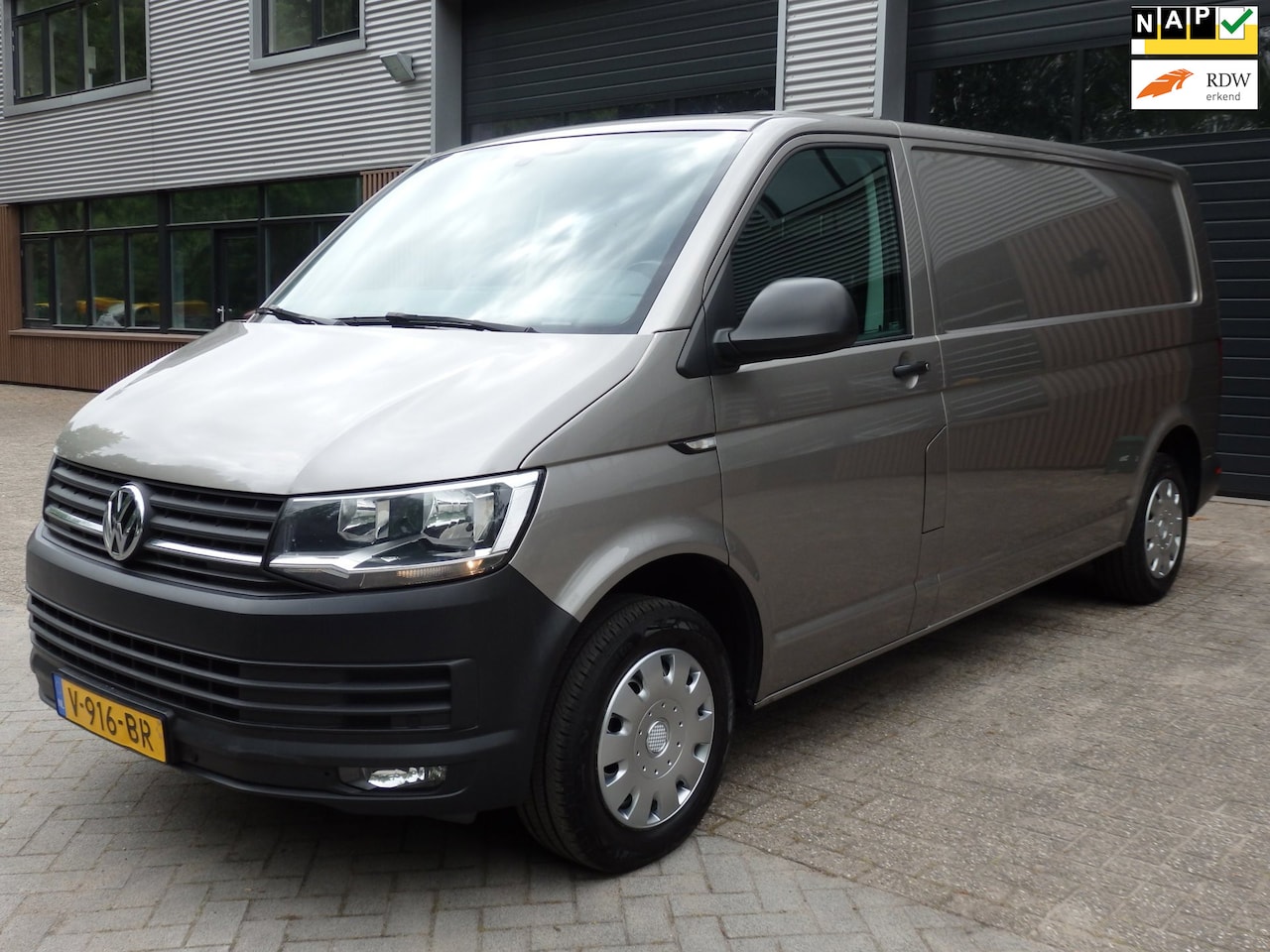 Volkswagen Transporter - 2.0 TDI L2H Trendline AUTOMAAT 150 PK AIRCO NAVI CRUISE PDC - AutoWereld.nl