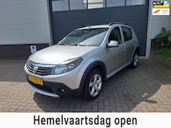 Dacia Sandero Stepway - | 1.6 | Lage km stand | Airco |