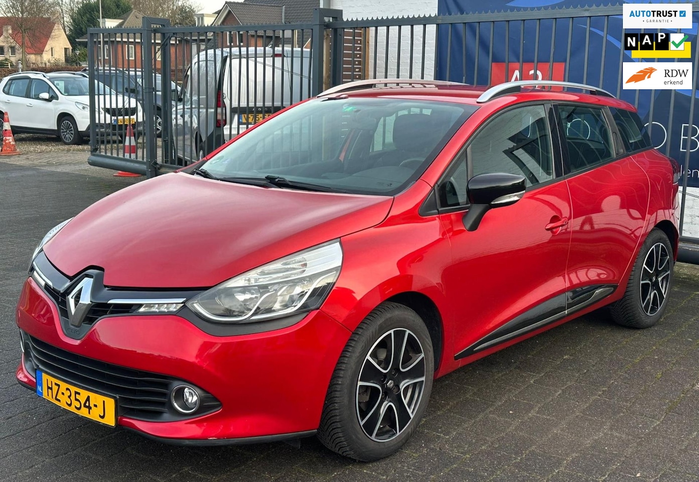Renault Clio Estate - 0.9 TCe Dynamique / NAVIGATIE / AIRCO / CRUISE CONTROL / CAMERA / NAP!! - AutoWereld.nl