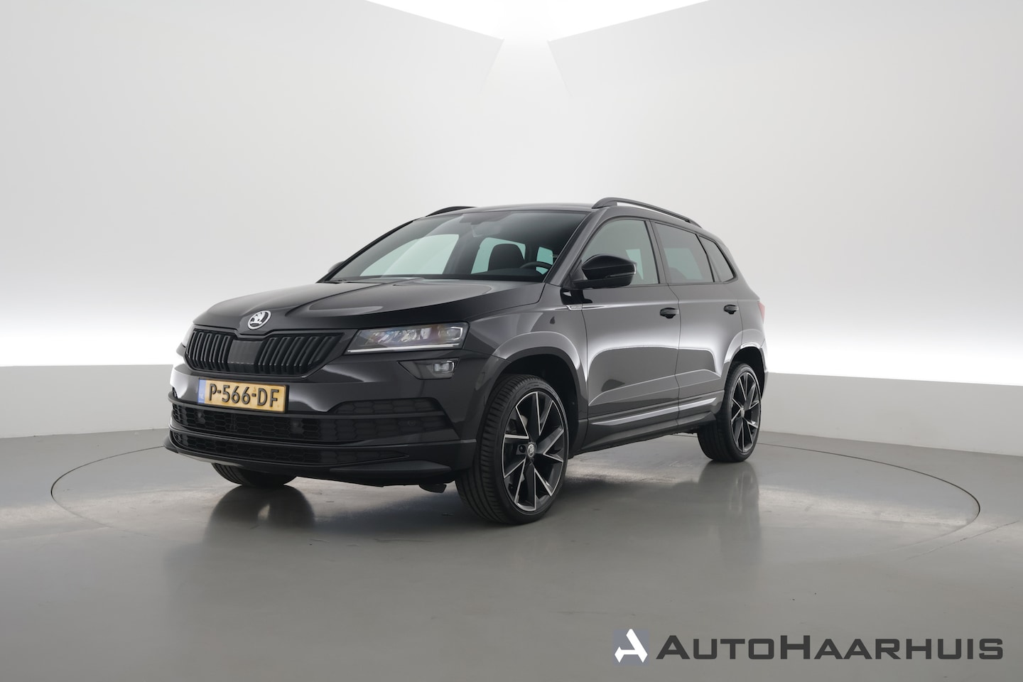 Skoda Karoq - 1.5 TSI ACT Sportline Business | Digi. Dashboard | Elek. Trekhaak | Adapt. Cruise | Camera - AutoWereld.nl