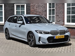BMW 3-serie Touring - 320 320e M Sport/ Leer Alcantara/Trekhaak electr. Wij zijn op afspraak geopend Graag belle