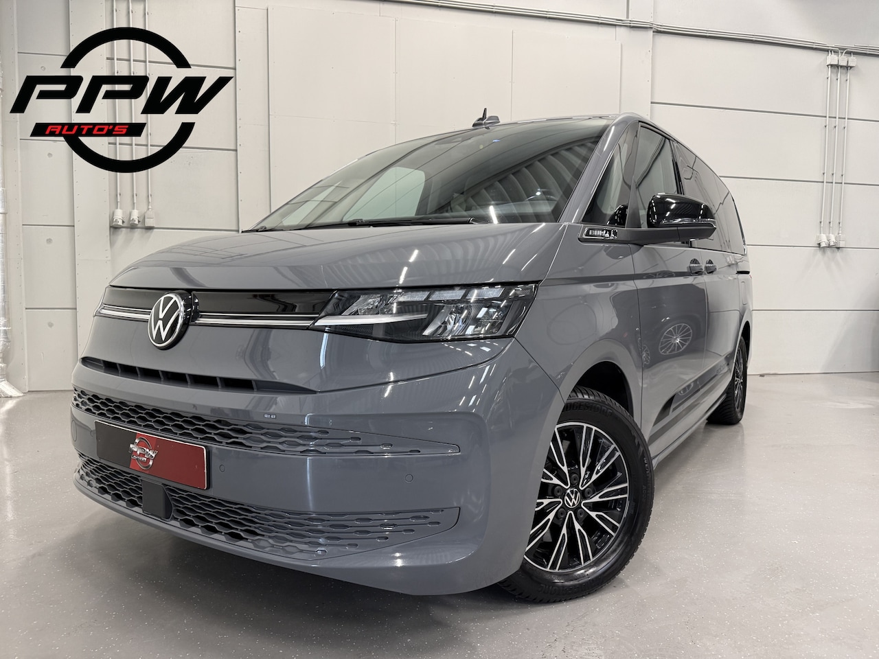 Volkswagen Multivan - 1.4 eHybrid L2 BULLI EDITION 7p. PURE-GREY/TREKHAAK/CAMERA/ACC/STANDKACHEL/CARPLAY/NAVI/EL - AutoWereld.nl