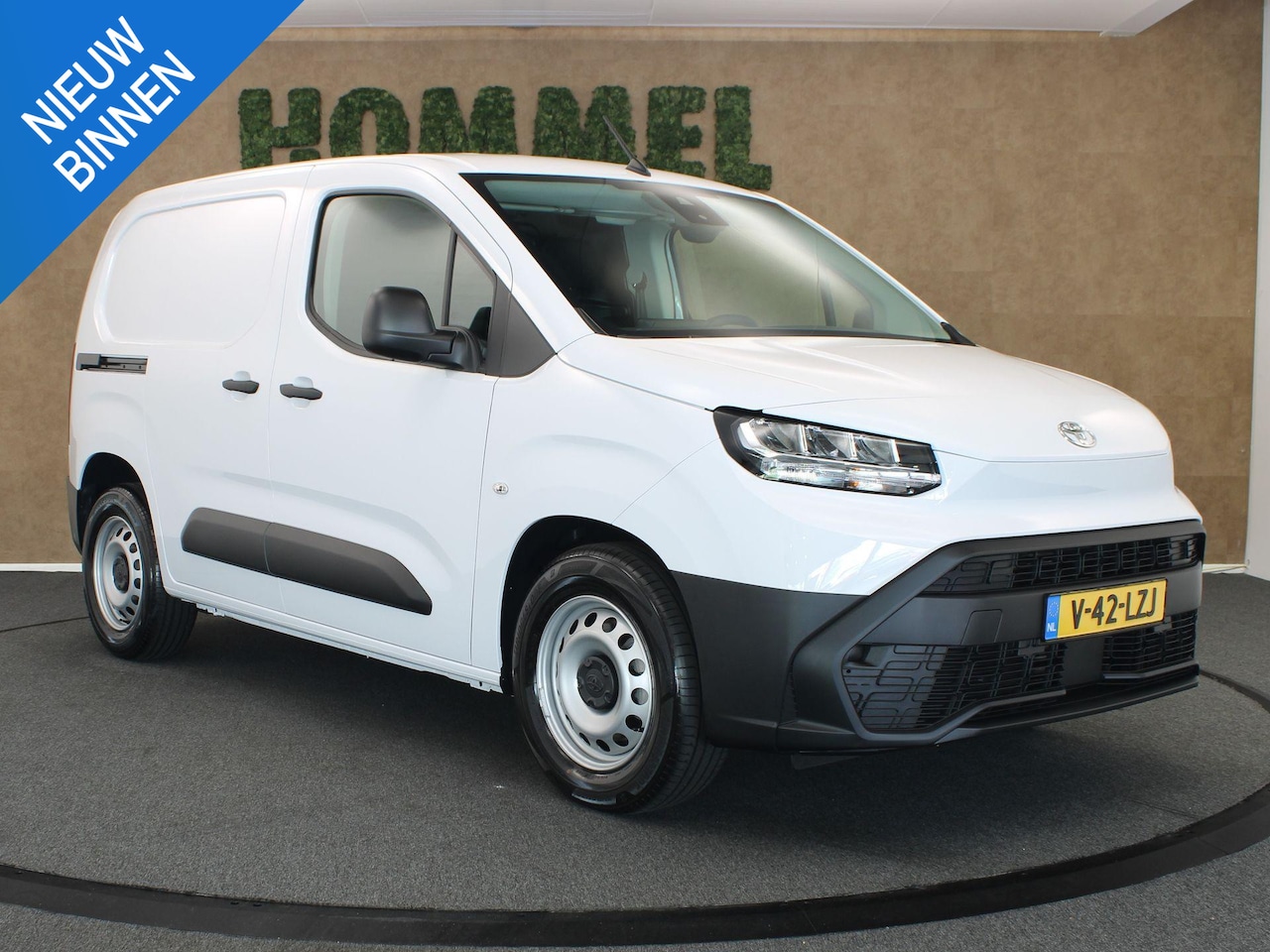 Toyota PROACE CITY Electric - Challenger 50 KWH - NIEUW UIT VOORRAAD LEVERBAAR - 2 DEUREN ACHTER - 1 SCHUIFDEUR - 2 PERS - AutoWereld.nl