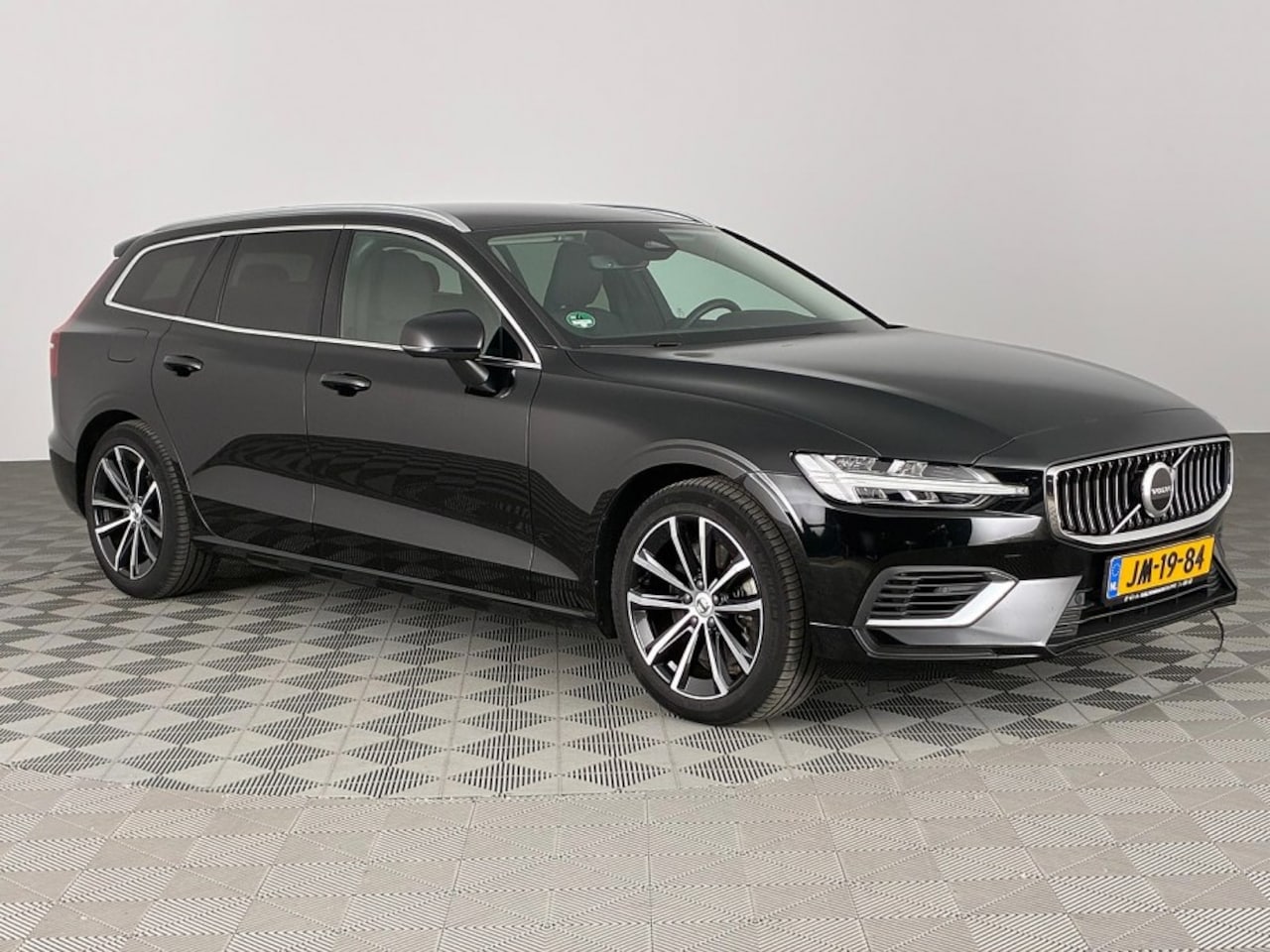 Volvo V60 - T6 AWD Recharge | LEDER | TREKHAAK | CAMERA -HEMELVAART OPEN!- - AutoWereld.nl