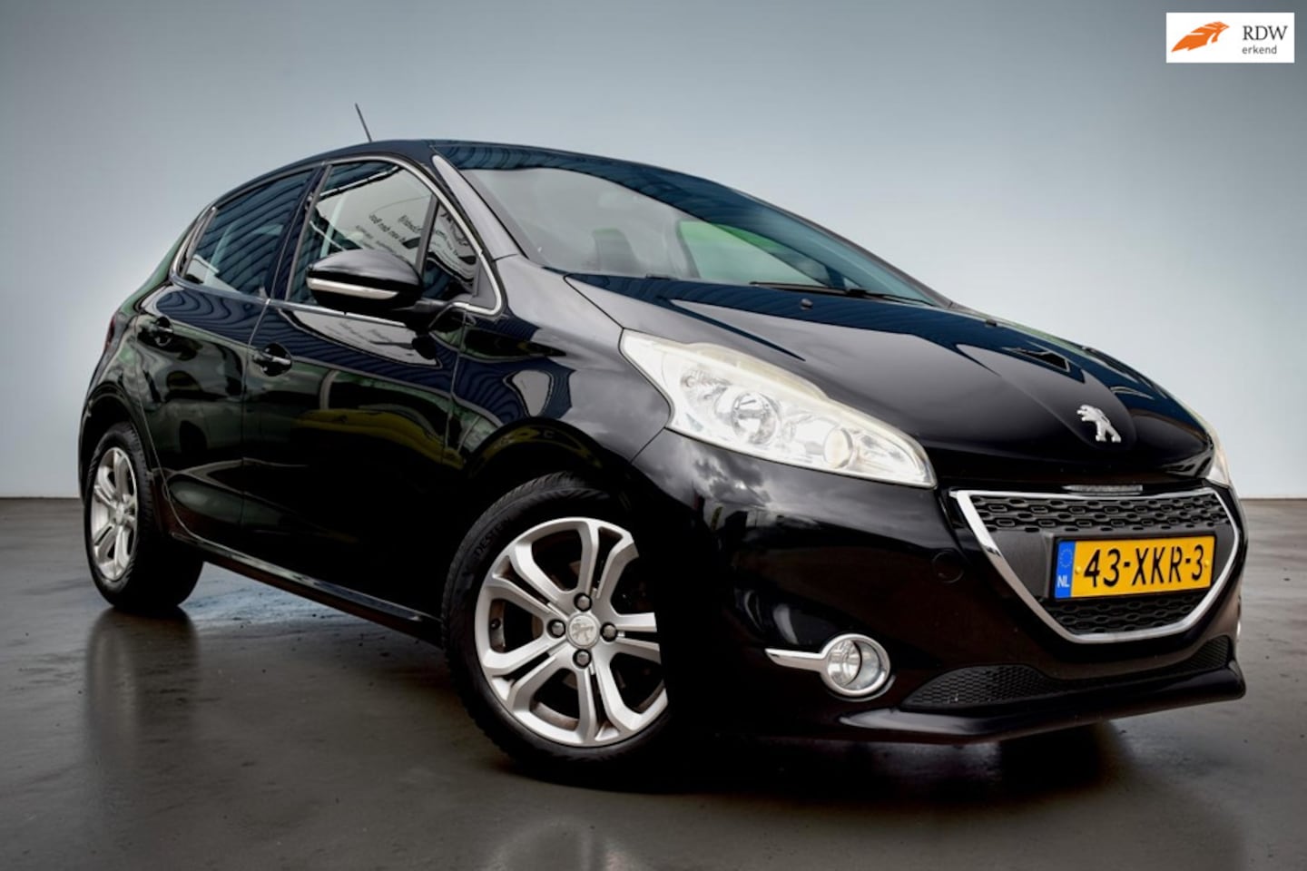 Peugeot 208 - 1.4 Vti Allure 1.4 VTi Allure, Fullmap navigatie, Climate control, Cruise control, Lichtmetalen velgen - AutoWereld.nl