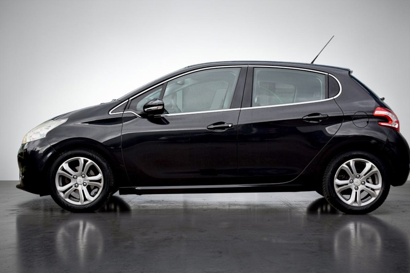 Peugeot 208 - 1.4 Vti Allure 1.4 VTi Allure, Fullmap navigatie, Climate control, Cruise control, Lichtmetalen velgen