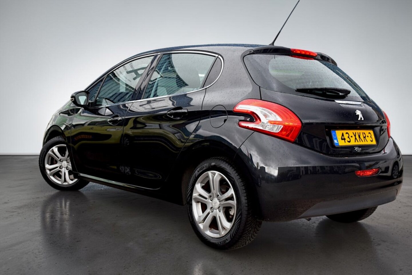 Peugeot 208 - 1.4 Vti Allure 1.4 VTi Allure, Fullmap navigatie, Climate control, Cruise control, Lichtmetalen velgen