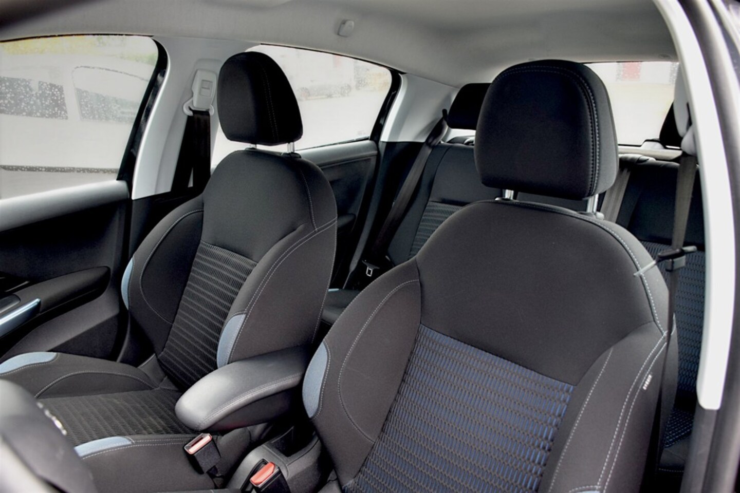Peugeot 208 - 1.4 Vti Allure 1.4 VTi Allure, Fullmap navigatie, Climate control, Cruise control, Lichtmetalen velgen