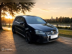 Volkswagen Golf - R32