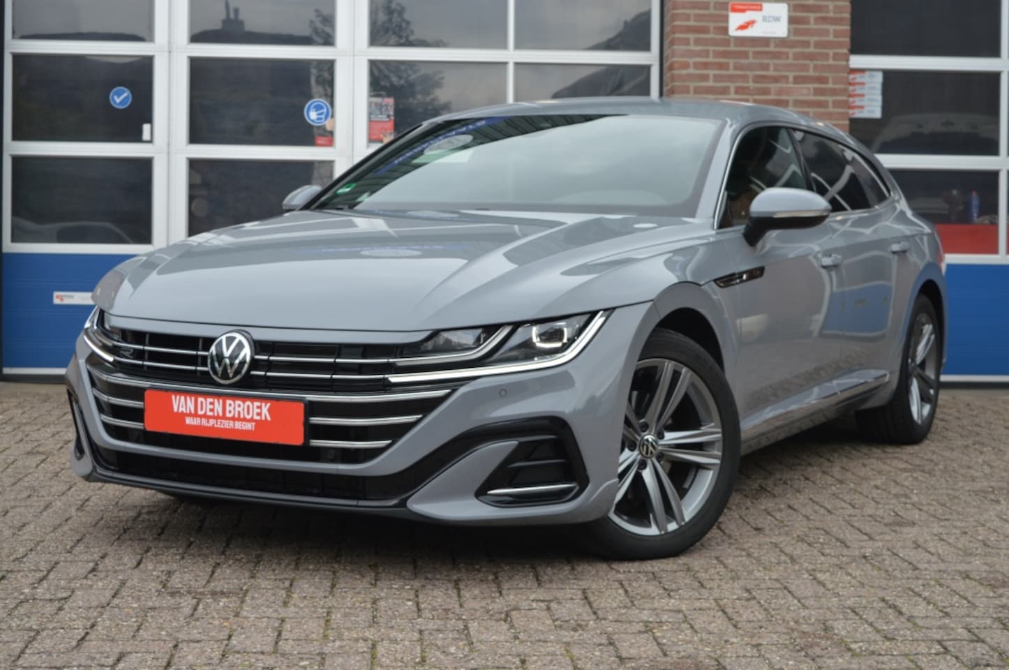 Volkswagen Arteon Shooting Brake - 1.4 TSI-e R-Line | AUT - CAMERA - AutoWereld.nl
