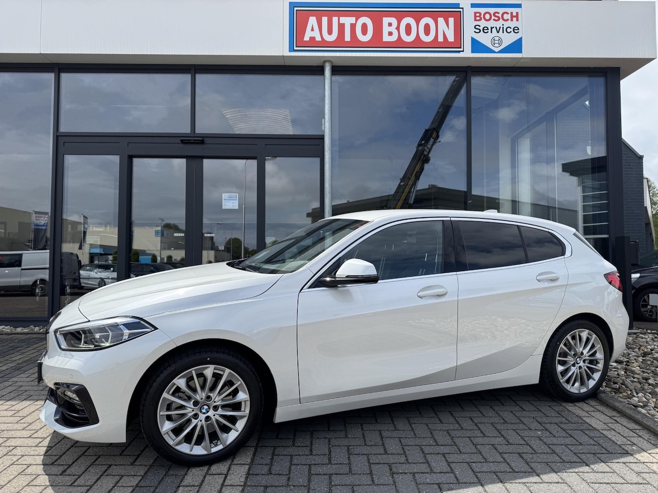 BMW 1-serie - 118i 140PK SPORT LINE EXECUTIVE APPCARPLAY/LED/ NAVI/DIGICOCKPIT/2xPDC/S&S/LMV/MEDIA/BTA - - AutoWereld.nl