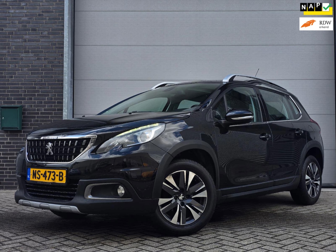 Peugeot 2008 - 1.2 PureTech Allure|Pano|Trekhaak|Dealer onderhouden - AutoWereld.nl