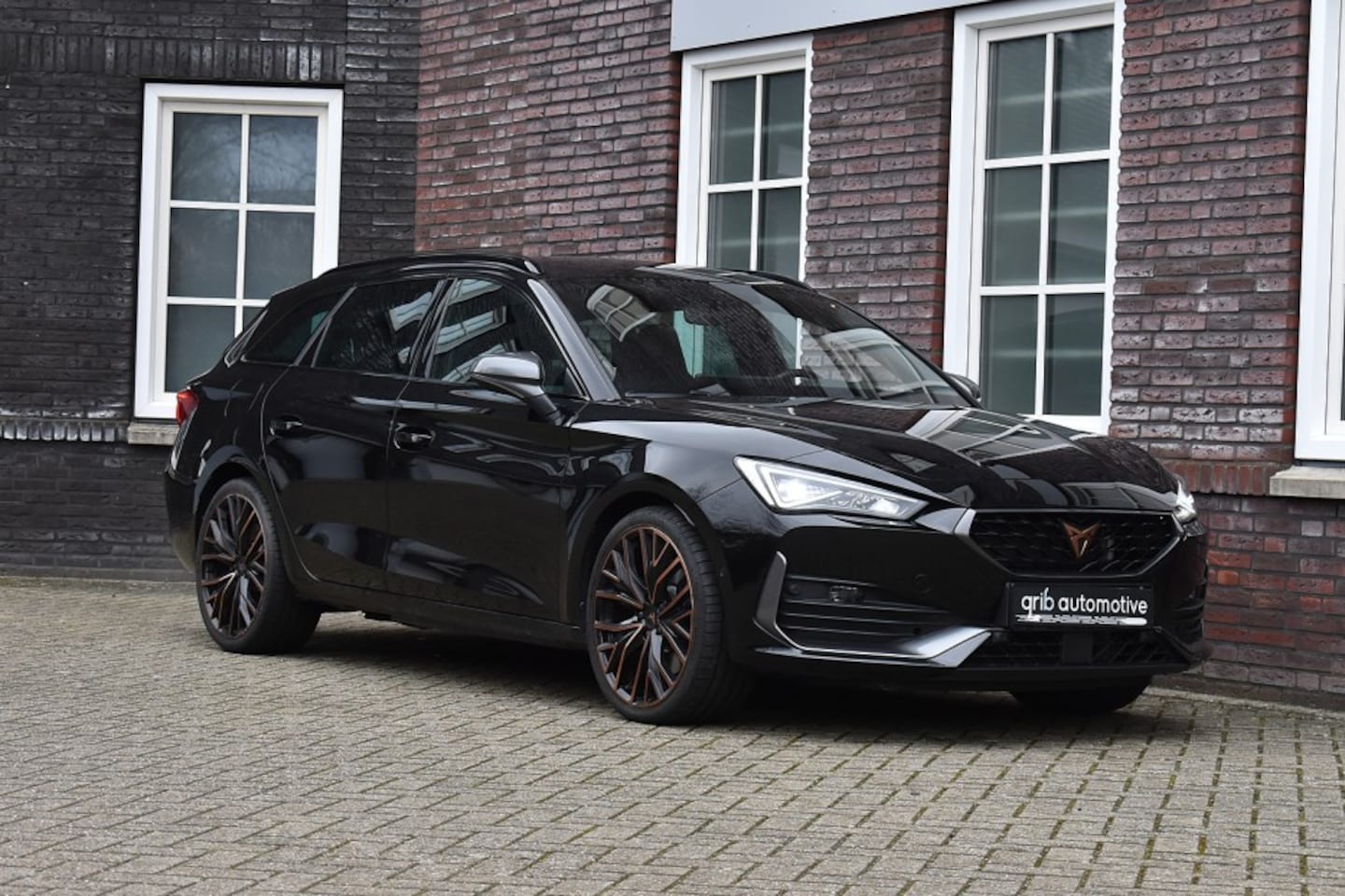 CUPRA Leon Sportstourer - 1.4e Hybrid 245pk Performance Wij zijn op afspraak geopend! Graag bellen voor uw komst. - AutoWereld.nl
