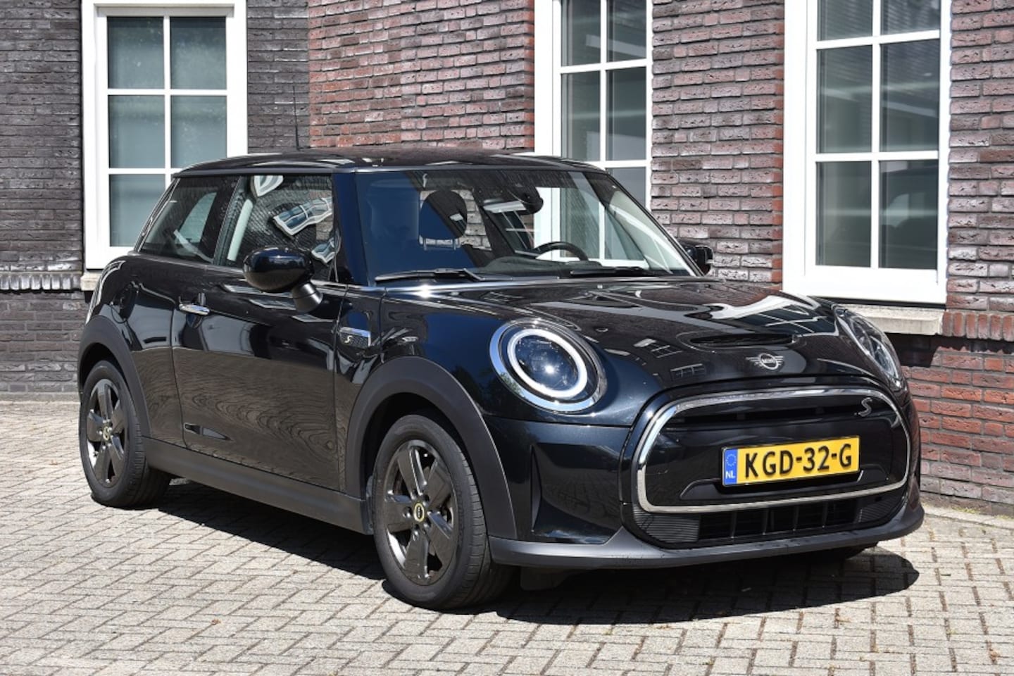 MINI Mini - Classic 33 kWh SOH 100% Wij zijn op afspraak geopend! Graag bellen voor uw komst. - AutoWereld.nl