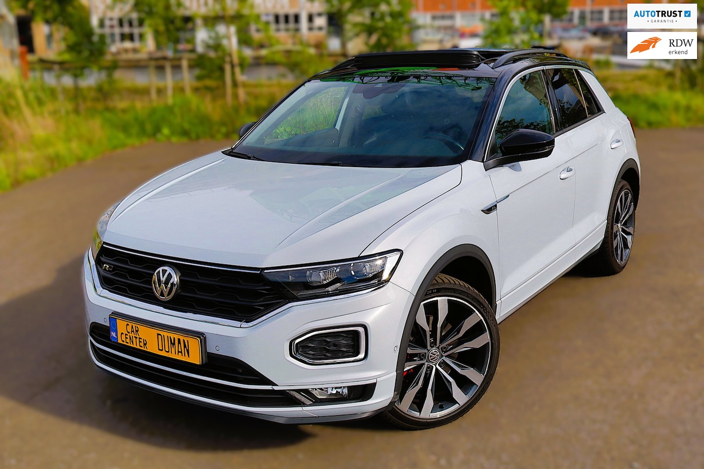 Volkswagen T-Roc - 2.0 TSI 4Motion Sport 3x R-line Pano Beats Camera Virtual - AutoWereld.nl