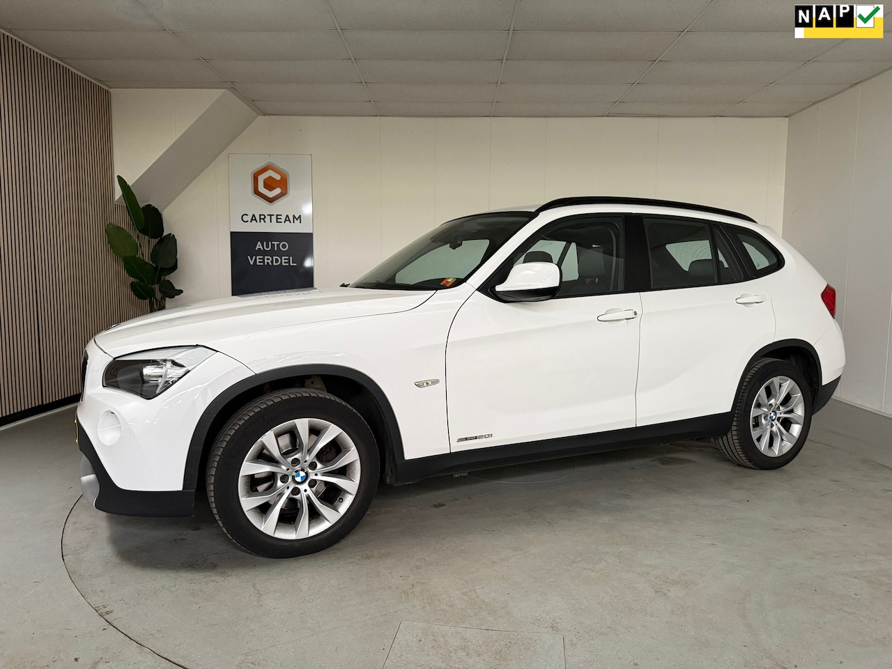 BMW X1 - SDrive20i Business Airco, Navigatie, LMV,Panodak - AutoWereld.nl