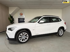 BMW X1 - SDrive20i Business Airco, Navigatie, LMV, Panodak