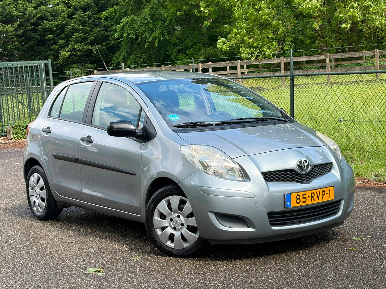 Toyota Yaris - 1.3 VVTi Comfort /6-Bak/Airco/5-Deurs/Trekhaak/ - AutoWereld.nl