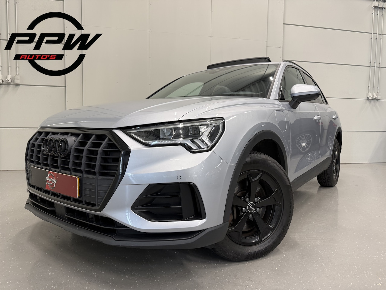 Audi Q3 - 45 TFSI e Edition PANO/TREKHAAK/LEER-SPORT/MEMORY/ACC/MATRIX/SFEER/KEYLESS/CARPLAY/EL.A.KL - AutoWereld.nl