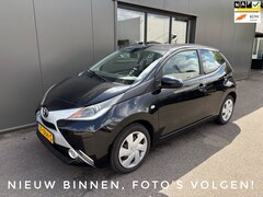 Toyota Aygo - 1.0 VVT-i x-play / Airco / Camera / Carplay