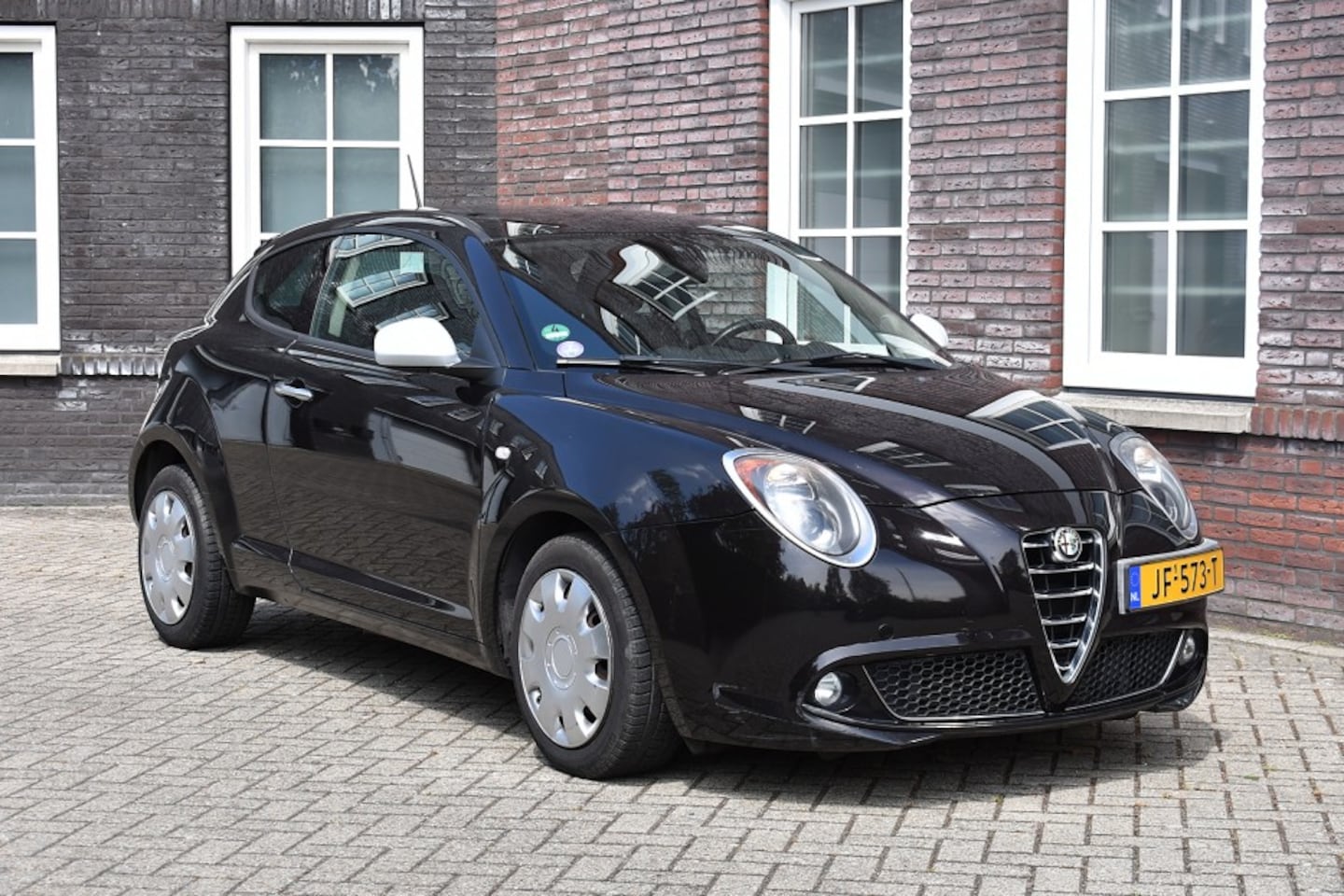 Alfa Romeo MiTo - 0.9 TwinAir Junior Wij zijn op afspraak geopend! Graag bellen voor uw komst. - AutoWereld.nl