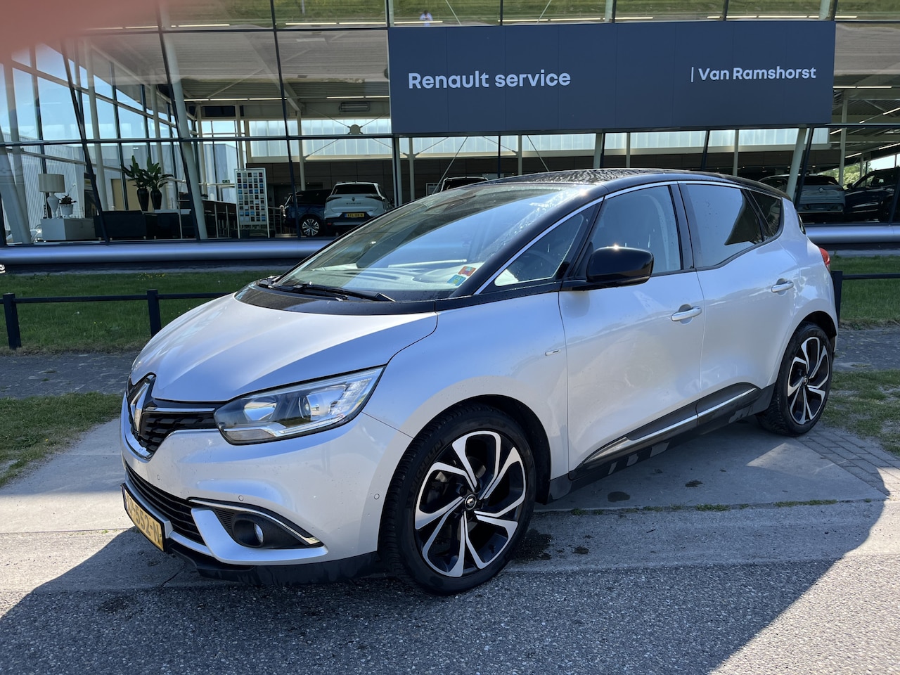 Renault Scénic - 1.3 TCe 140pk Bose / Camera / Blind spot warning / Keyless / Climate / LMV / - AutoWereld.nl