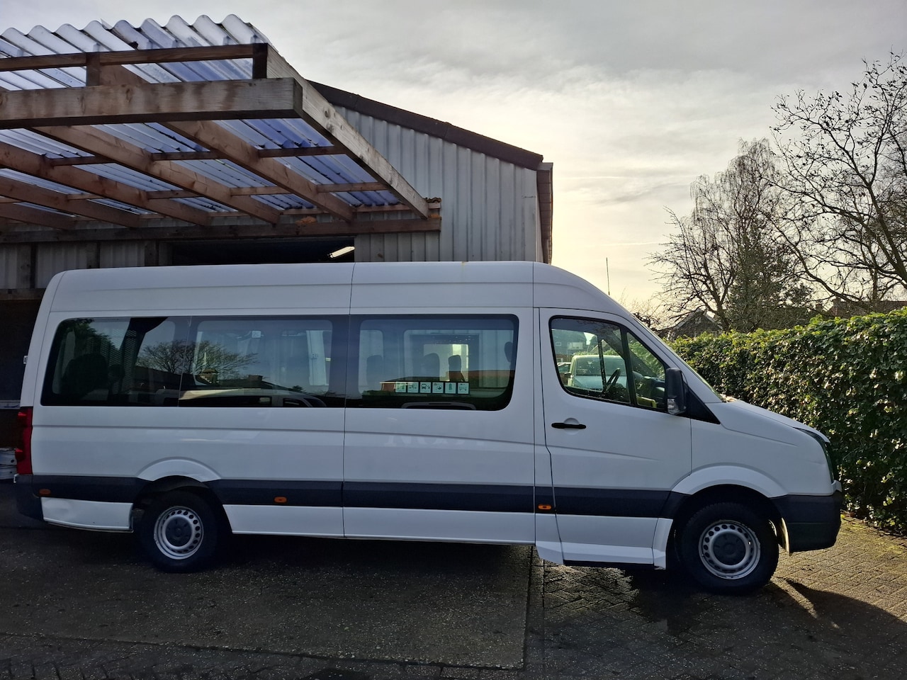 Volkswagen Crafter - 35 2.0 TDI L3H2 4995.- INCL BTW MOTOR KAPOT! 9-PERSOONS 114PK - AutoWereld.nl