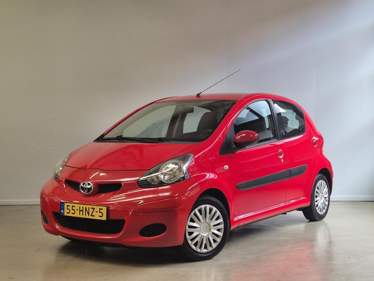 Toyota Aygo - 1.0 / 5-Deurs / Airco / Origineel NL - AutoWereld.nl