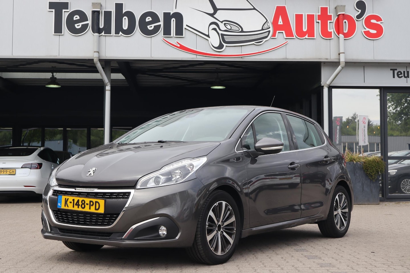 Peugeot 208 - 1.2 PureTech Allure | Cruise control | Climate control | Navigatie | PDC achter - AutoWereld.nl