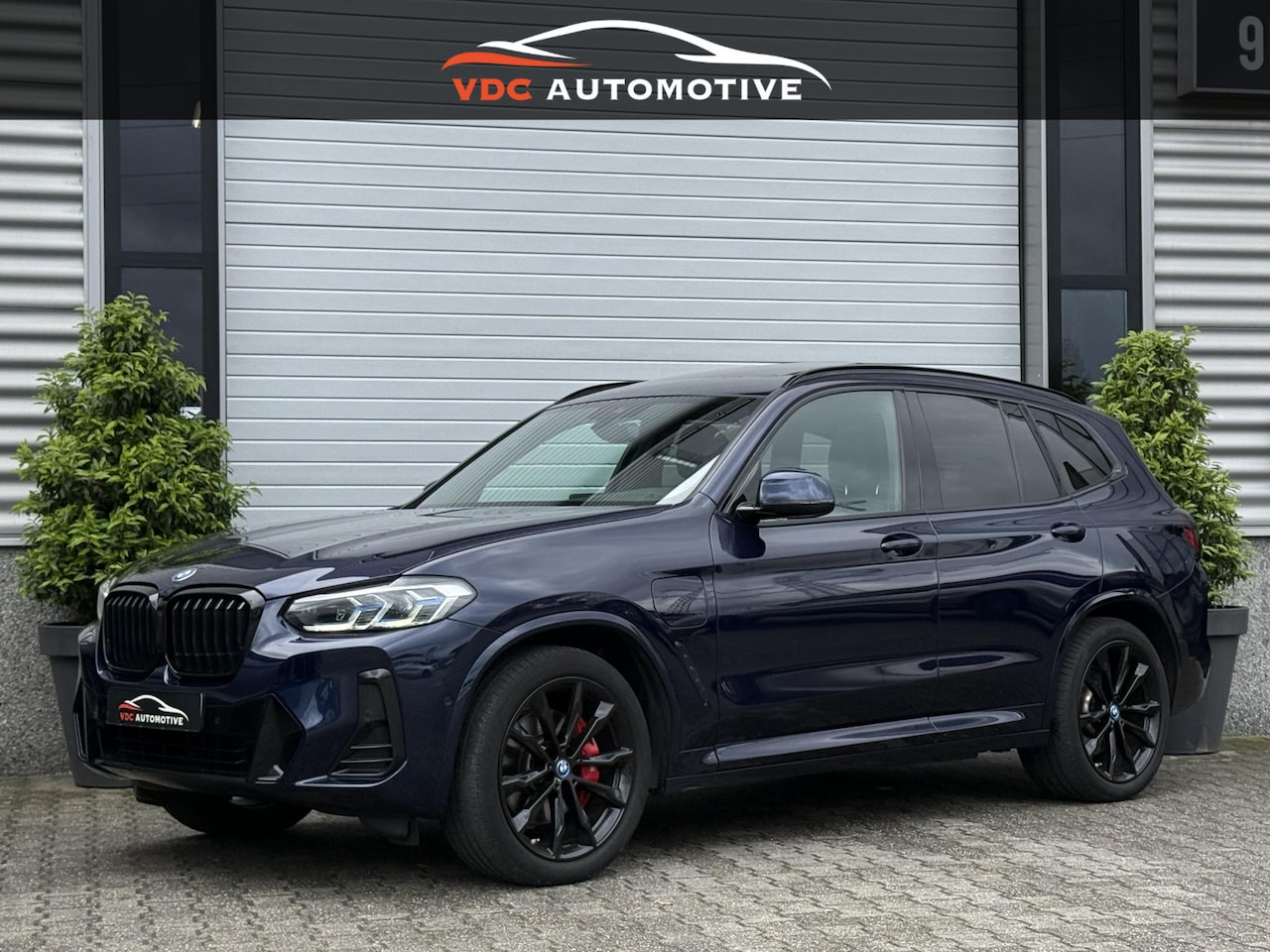 BMW X3 - xDrive30e m Sport Pano | Trekhaak | Laser | HeadUp | Leder | Stoelverwarming | Shadowline - AutoWereld.nl