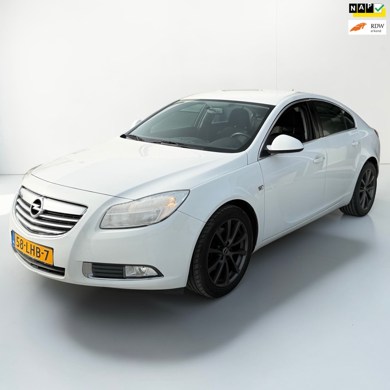 Opel Insignia - 1.6 T Sport 2e eigenaar Lees advertentie - AutoWereld.nl