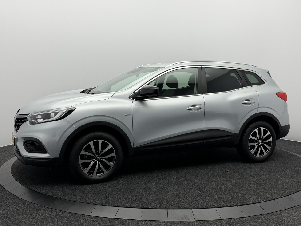 Renault Kadjar - 1.3 TCe 140PK Limited | Trekhaak | Carplay&Android | Navigatie | Keyless - AutoWereld.nl