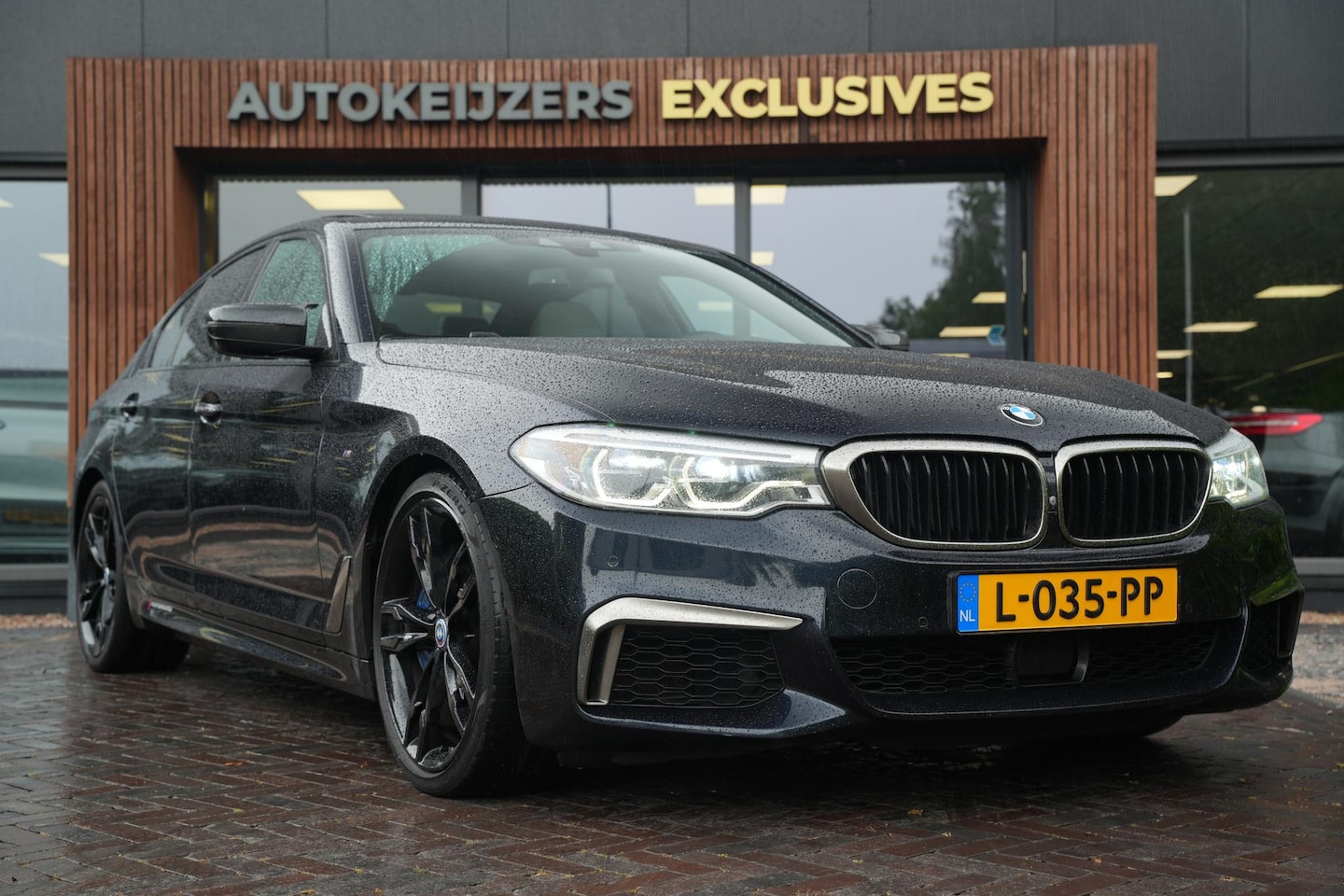 BMW 5-serie - M550i xDrive High Executive Schuifdak Adapt. Cruise Massage Harman/Kardon Stoelvent. 20''L - AutoWereld.nl